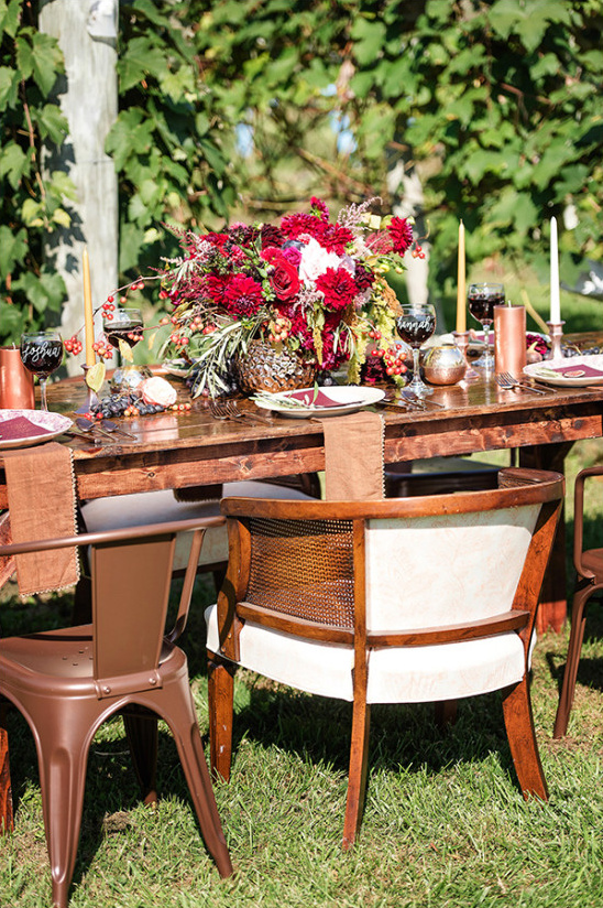 outdoor vineyard wedding reception @weddingchicks
