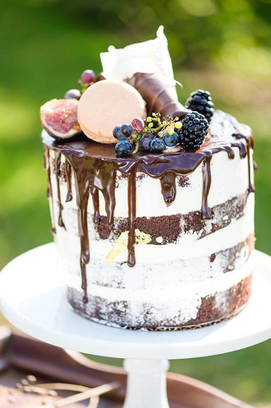 chocolate naked cake @weddingchicks
