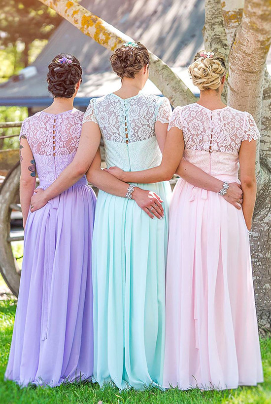 mismatched lace bridesmaid dresses @weddingchicks