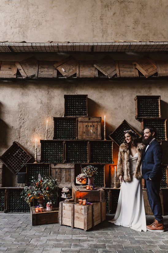 Rustic cake table ideas @weddingchicks