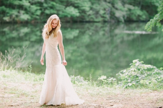 laid-back-purple-and-white-wedding
