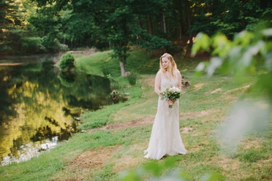 laid-back-purple-and-white-wedding