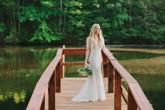 laid-back-purple-and-white-wedding