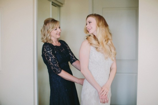 laid-back-purple-and-white-wedding