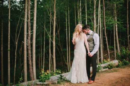 laid-back-purple-and-white-wedding