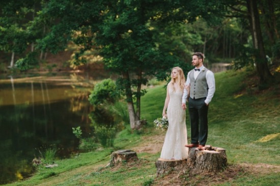laid-back-purple-and-white-wedding