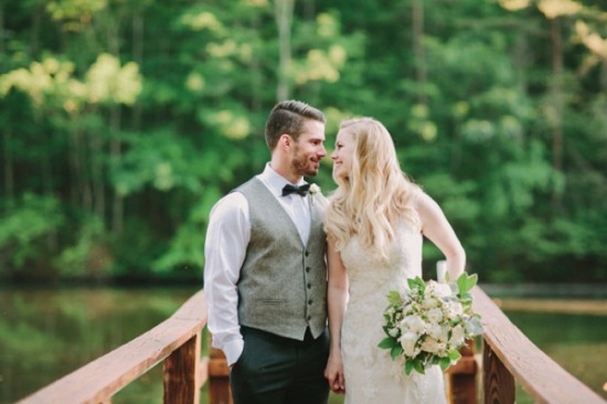 laid-back-purple-and-white-wedding