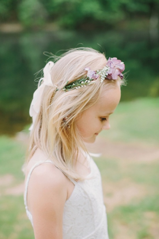 laid-back-purple-and-white-wedding