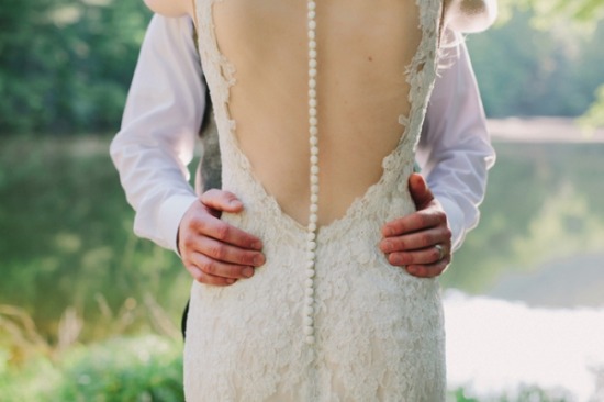 laid-back-purple-and-white-wedding
