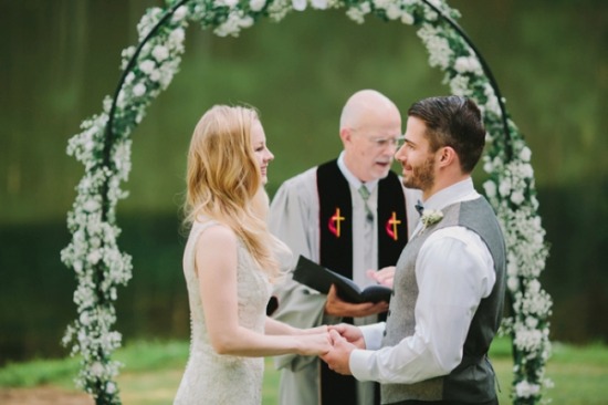 laid-back-purple-and-white-wedding