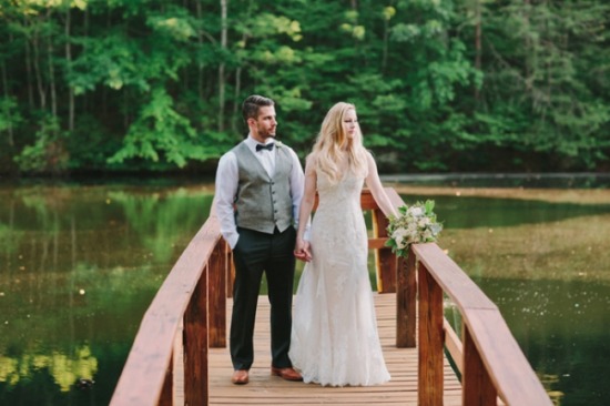 laid-back-purple-and-white-wedding