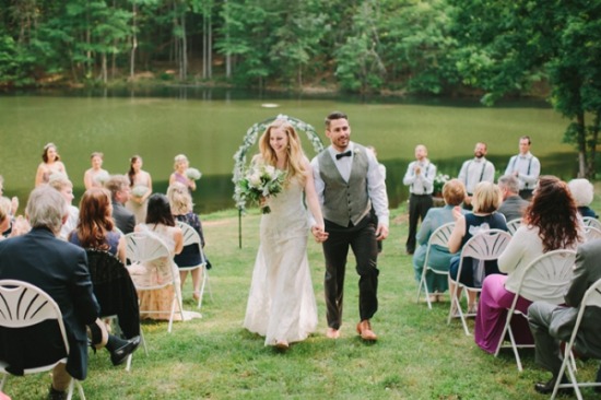 laid-back-purple-and-white-wedding