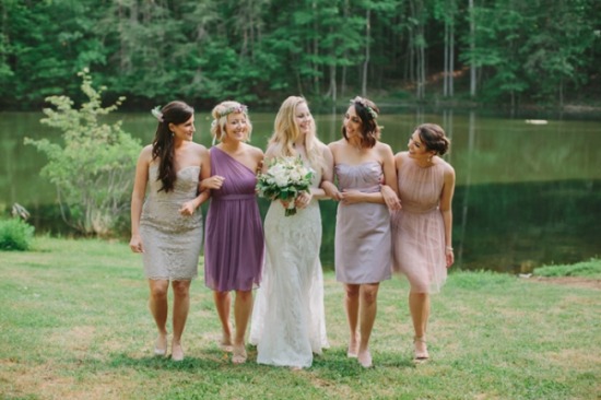 laid-back-purple-and-white-wedding