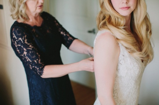 laid-back-purple-and-white-wedding