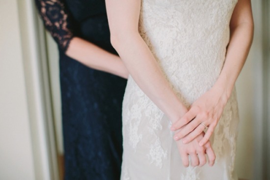 laid-back-purple-and-white-wedding