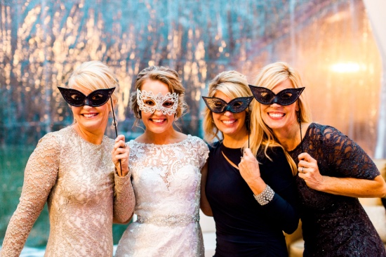 masquerade-black-and-gold-wedding
