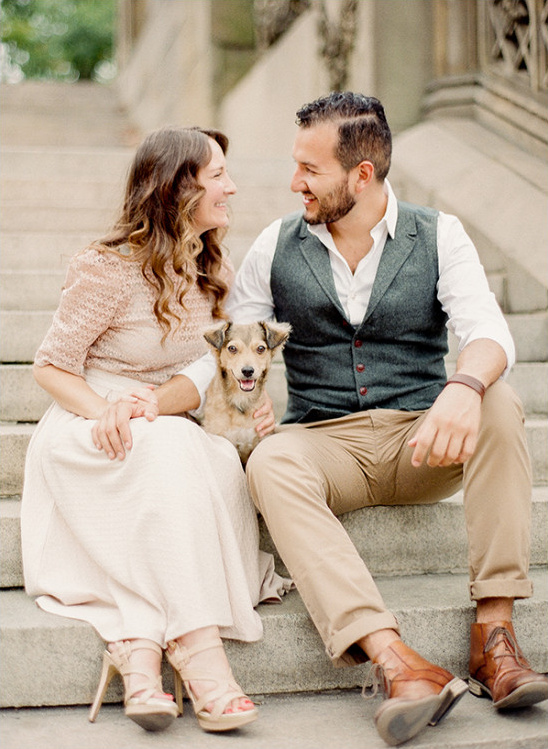 cute engagement picture with puppy @weddingchicks