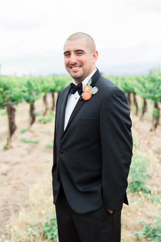 pops-of-pink-vineyard-wedding