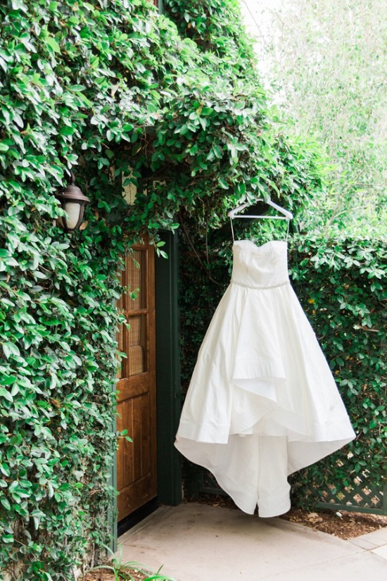 pops-of-pink-vineyard-wedding