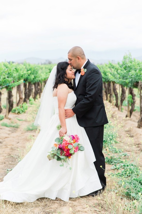 pops-of-pink-vineyard-wedding