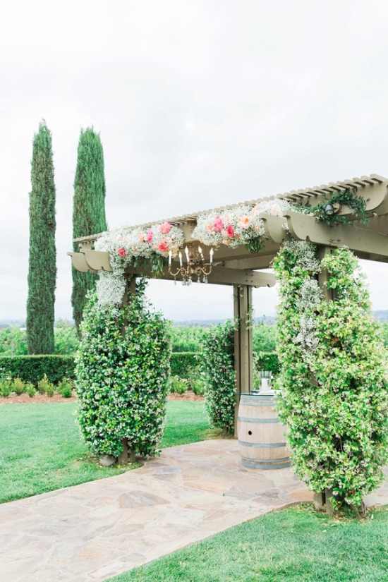 pops-of-pink-vineyard-wedding