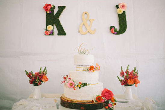 flower embellished white wedding cake @weddingchicks