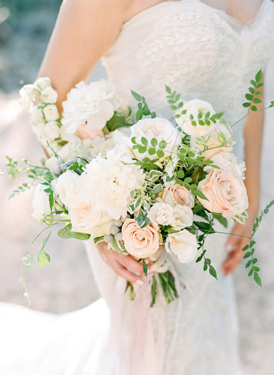 soft blush wedding bouquet @weddingchicks