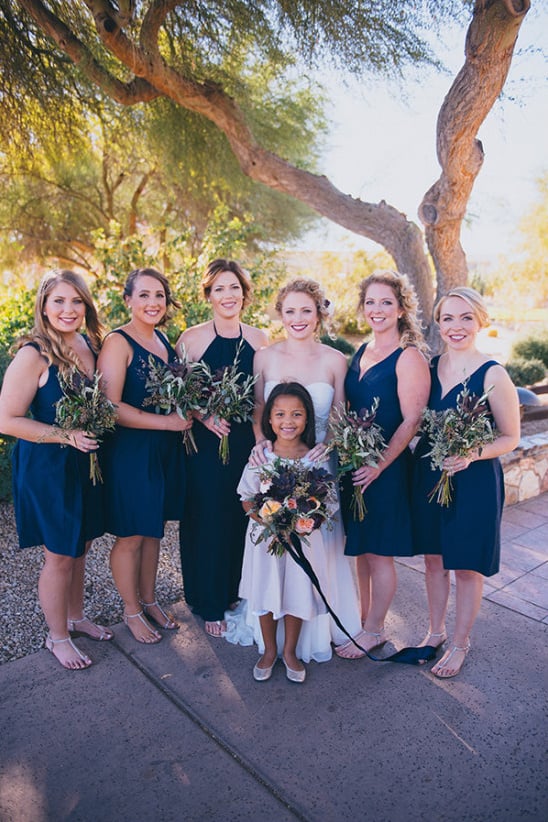 bridesmaids in navy blue @weddingchicks
