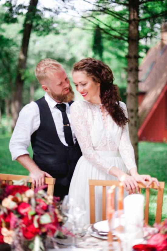 scandinavian-red-and-black-rustic