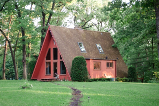 scandinavian-red-and-black-rustic