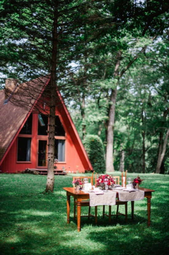 scandinavian-red-and-black-rustic