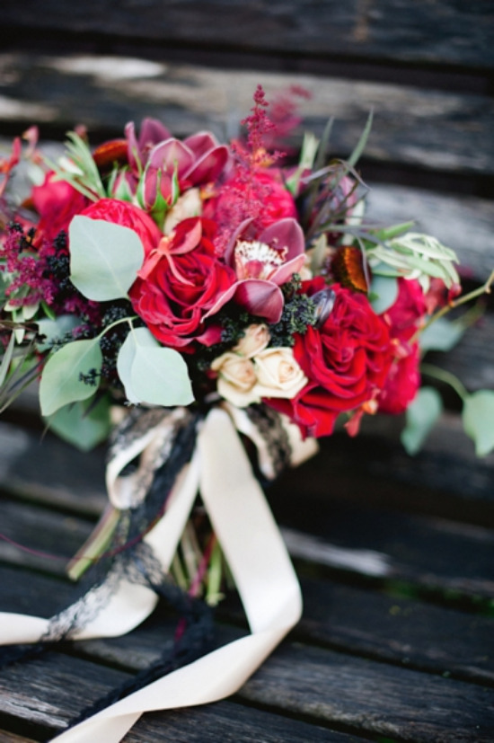 scandinavian-red-and-black-rustic