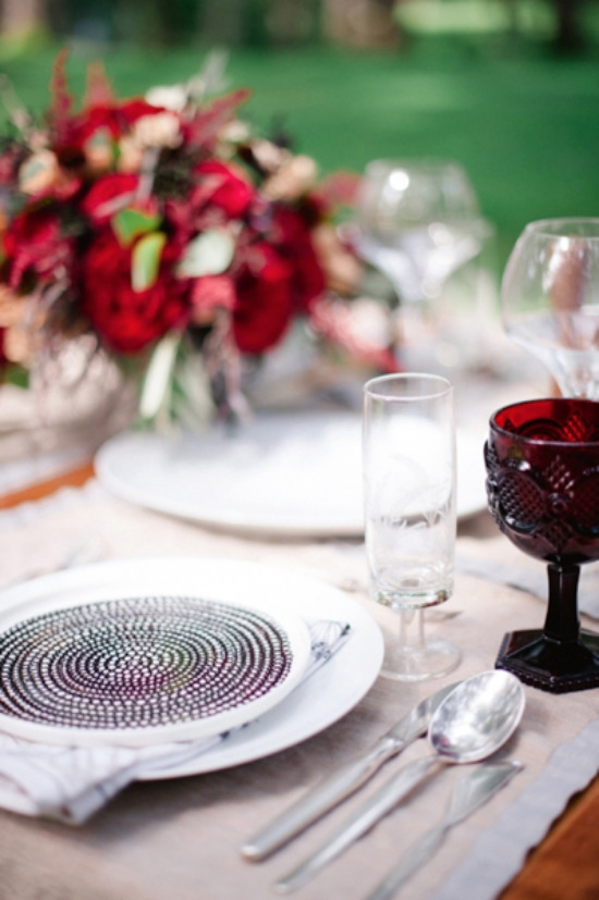 scandinavian-red-and-black-rustic