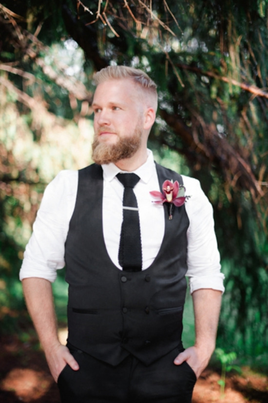 scandinavian-red-and-black-rustic