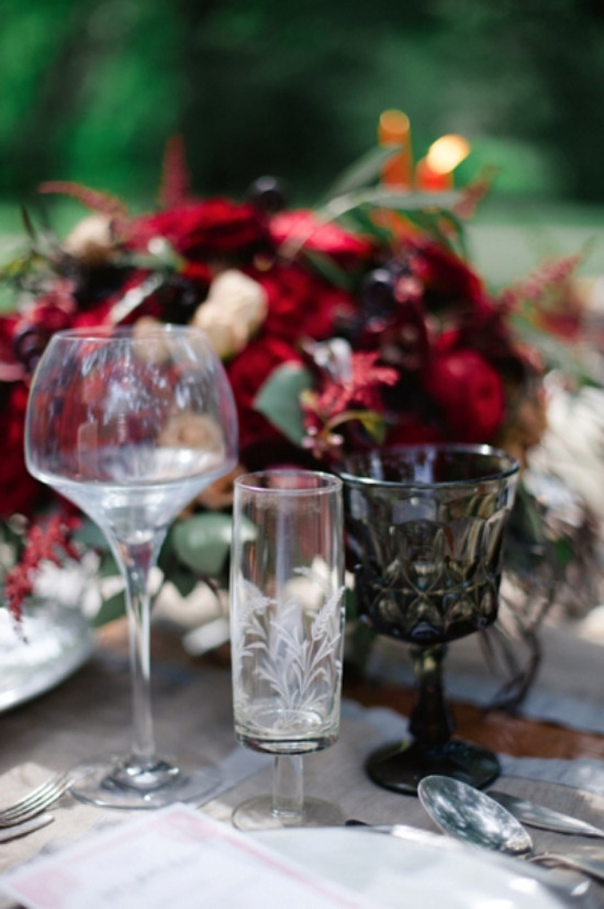 scandinavian-red-and-black-rustic