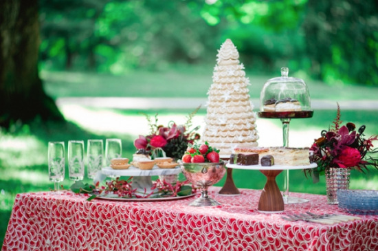 scandinavian-red-and-black-rustic