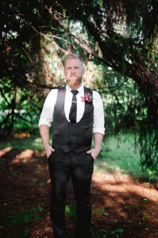 scandinavian-red-and-black-rustic