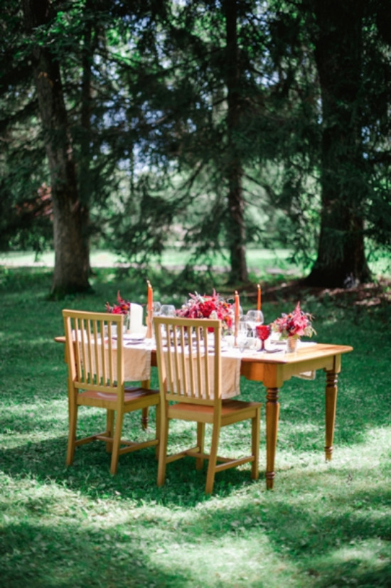 scandinavian-red-and-black-rustic