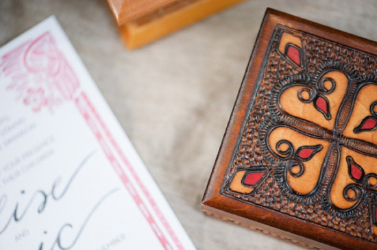 scandinavian-red-and-black-rustic