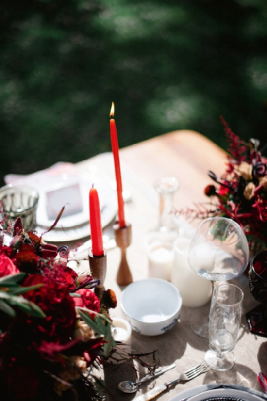 scandinavian-red-and-black-rustic
