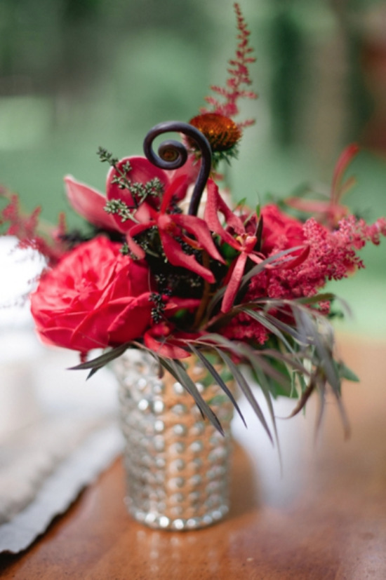 scandinavian-red-and-black-rustic