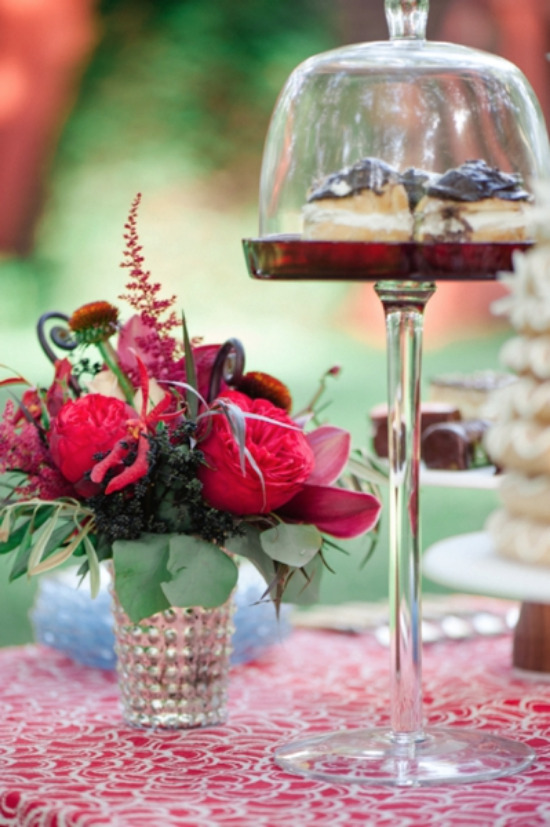 scandinavian-red-and-black-rustic
