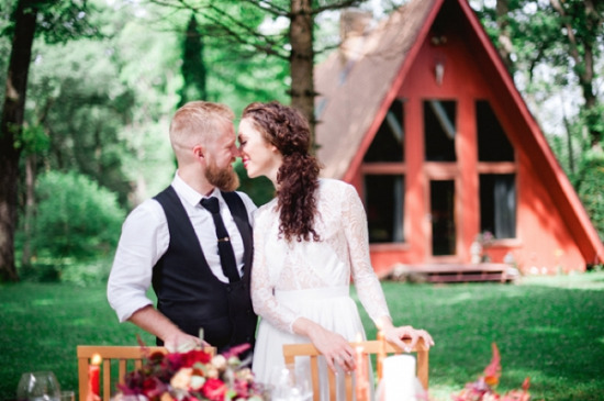 scandinavian-red-and-black-rustic