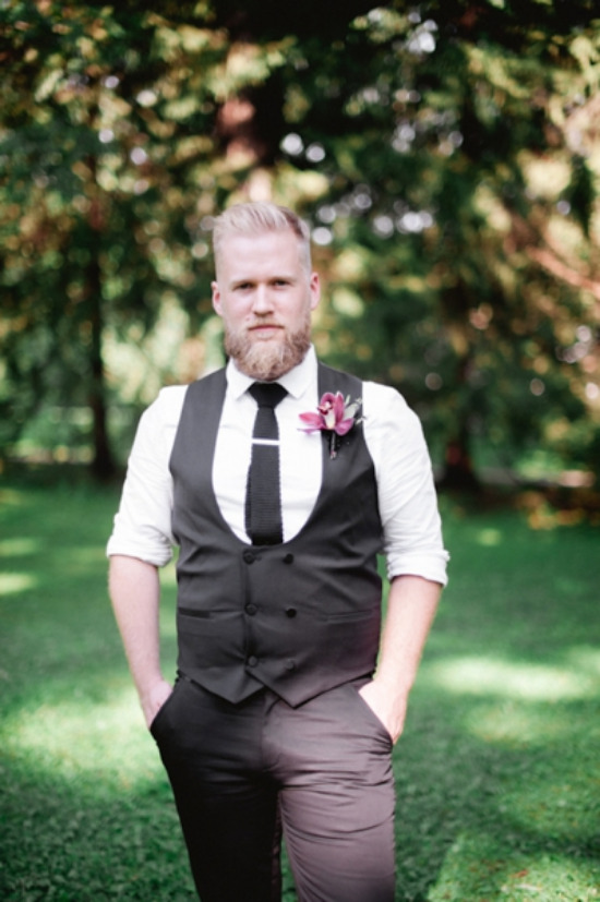 scandinavian-red-and-black-rustic