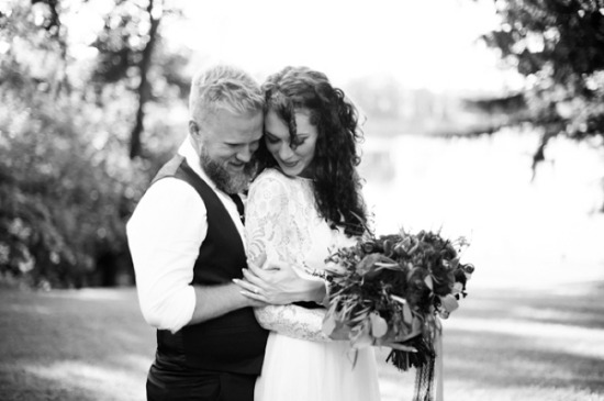 scandinavian-red-and-black-rustic
