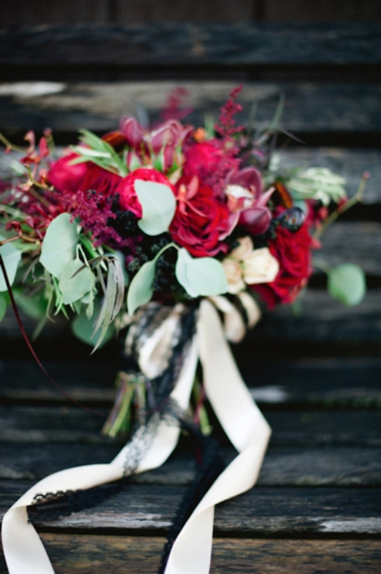 scandinavian-red-and-black-rustic