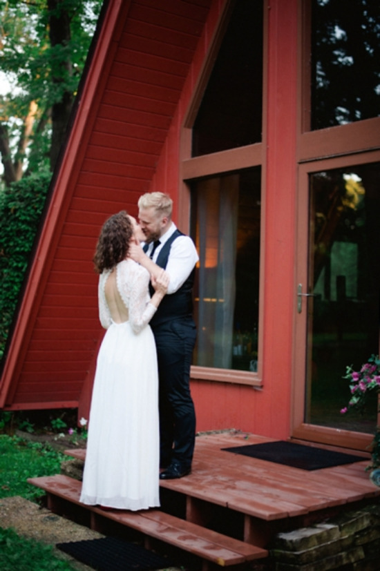 scandinavian-red-and-black-rustic