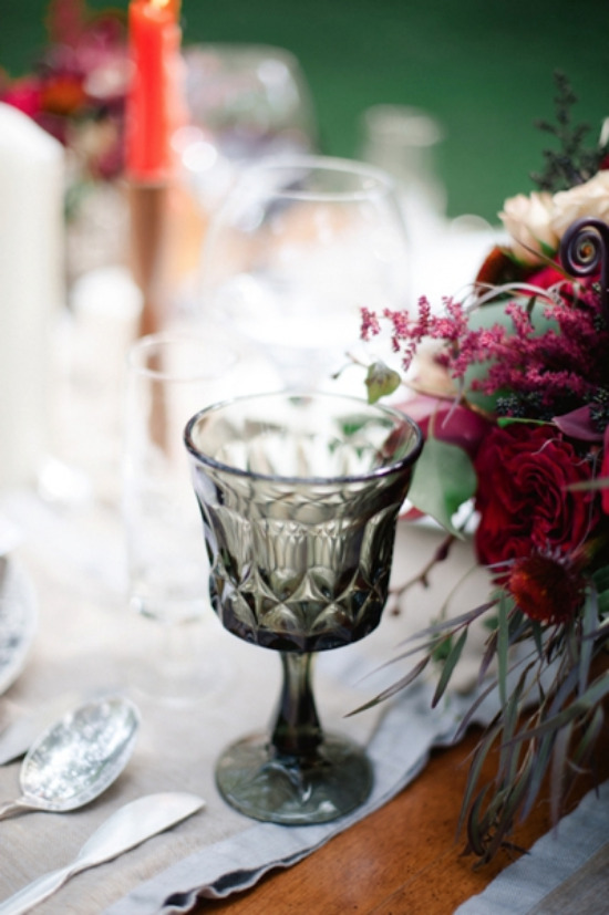 scandinavian-red-and-black-rustic