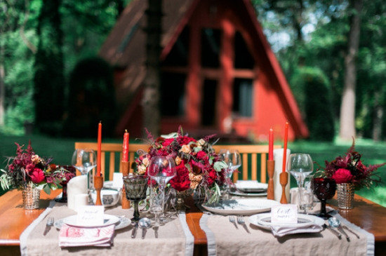 scandinavian-red-and-black-rustic