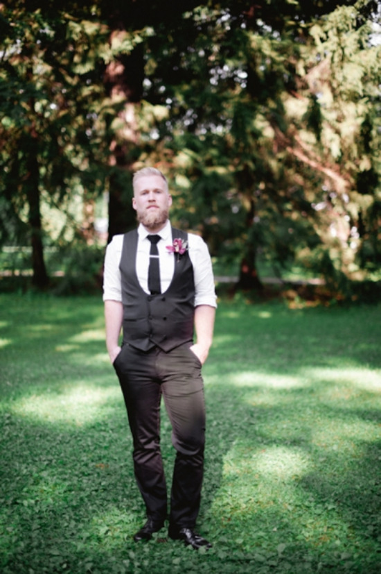 scandinavian-red-and-black-rustic